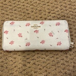 Women’s floral wallet